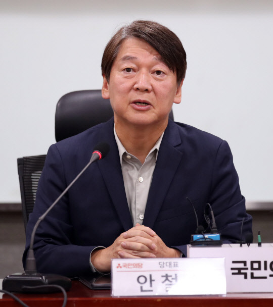 발언하는 안철수 대표  국민의당 안철수 대표가 25일 오전 국회 의원회관에서 열린 최고위원회의에서 발언하고 있다.   연합